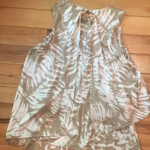 Beautiful women’s jumpsuit Chicos size 1 petite great for work or nite out! - Picture 6 of 6